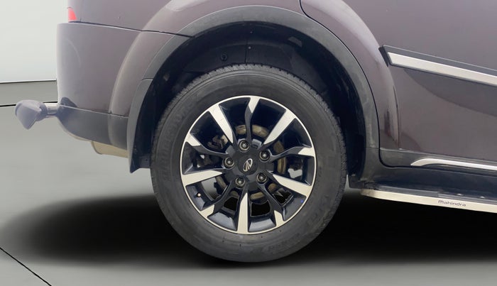 2018 Mahindra XUV500 W11 (O) AT, Diesel, Automatic, 24,675 km, Right Rear Wheel