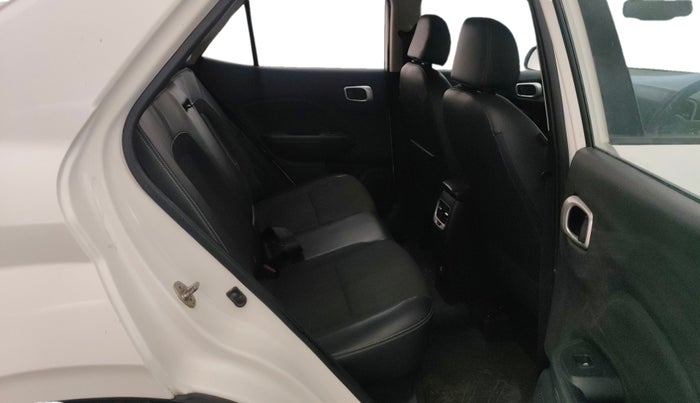 2019 Hyundai VENUE SX 1.0 (O) TURBO, Petrol, Manual, 43,077 km, Right Side Rear Door Cabin