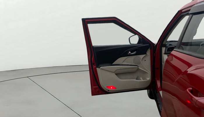 2021 Mahindra XUV300 W8 (O) 1.2 PETROL, Petrol, Manual, 42,423 km, LHS Front Door