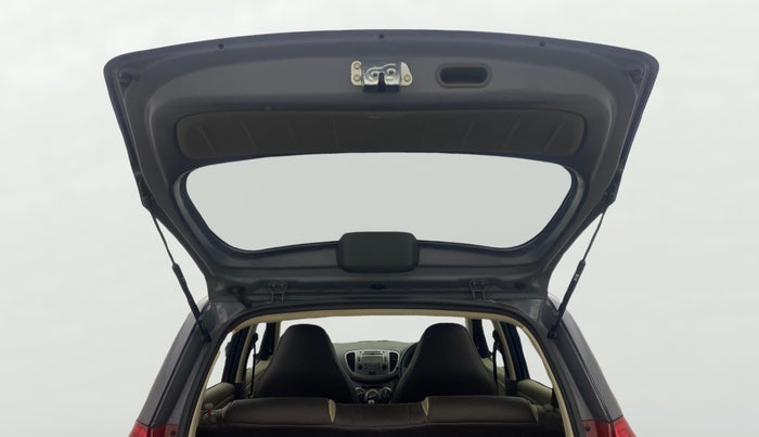 2014 Hyundai i10 SPORTZ 1.1, Petrol, Manual, 31,204 km, Boot Door Open