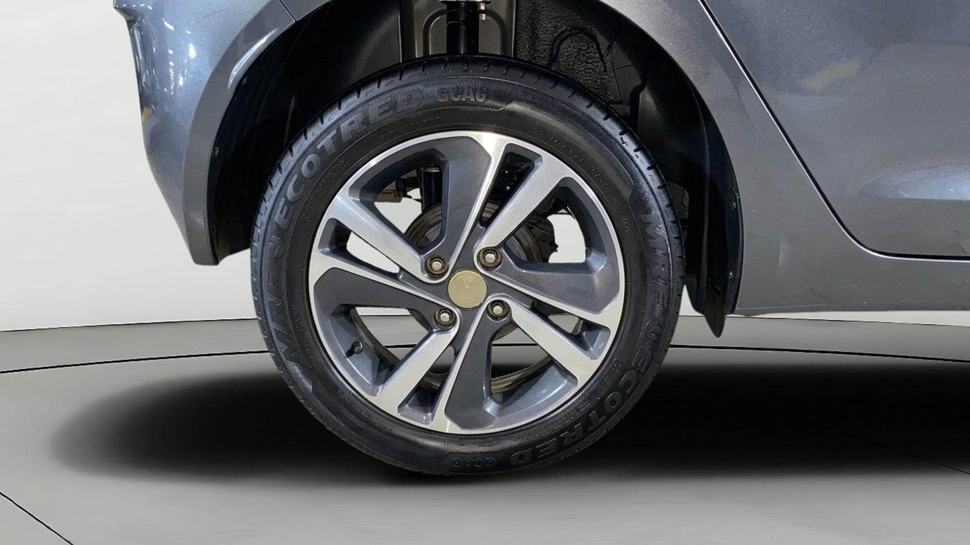 2023 Tata ALTROZ XZA, Petrol, Automatic, 44,510 km, Right Rear Wheel