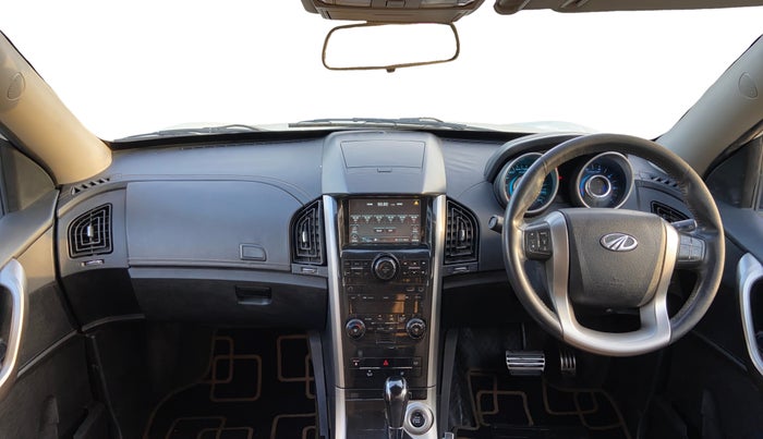 2018 Mahindra XUV500 W11 AT, Diesel, Automatic, 1,03,757 km, Dashboard