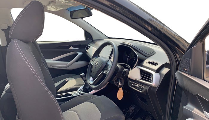 2021 MG HECTOR PLUS SUPER 1.5 PETROL TURBO HYBRID MT 7-STR, Petrol, Manual, 29,252 km, Right Side Front Door Cabin