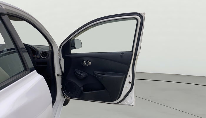 2018 Datsun Go T, CNG, Manual, 81,196 km, RHS Front Door