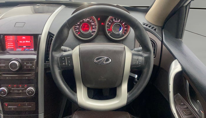 2014 Mahindra XUV500 W8, Diesel, Manual, 1,22,321 km, Steering Wheel Close Up