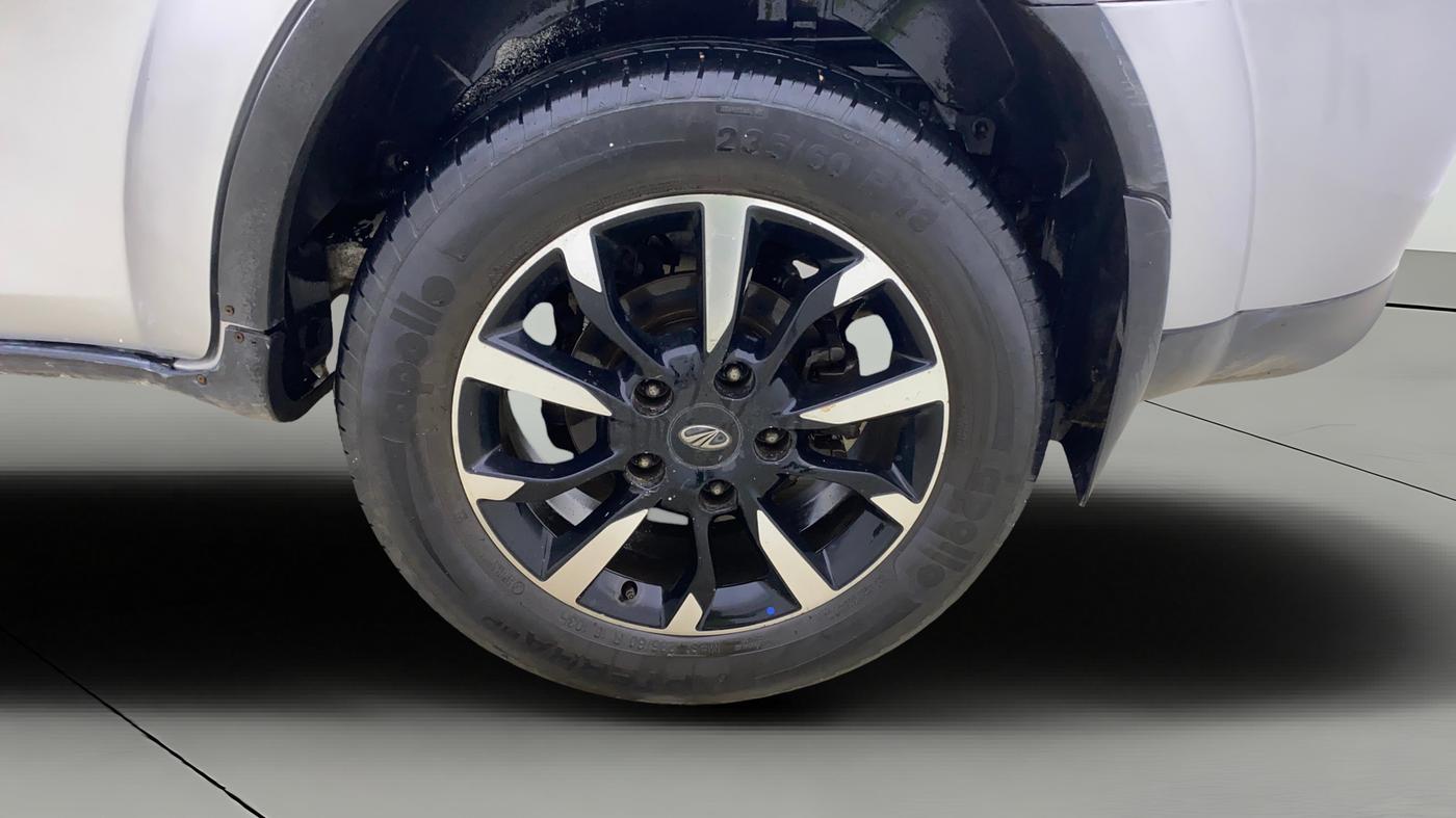 2019 Mahindra XUV500 W11, Diesel, Manual, 1,08,000 km, Left Rear Wheel