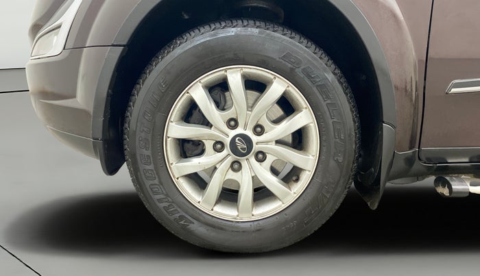 2015 Mahindra XUV500 W10, Diesel, Manual, 1,14,508 km, Left Front Wheel