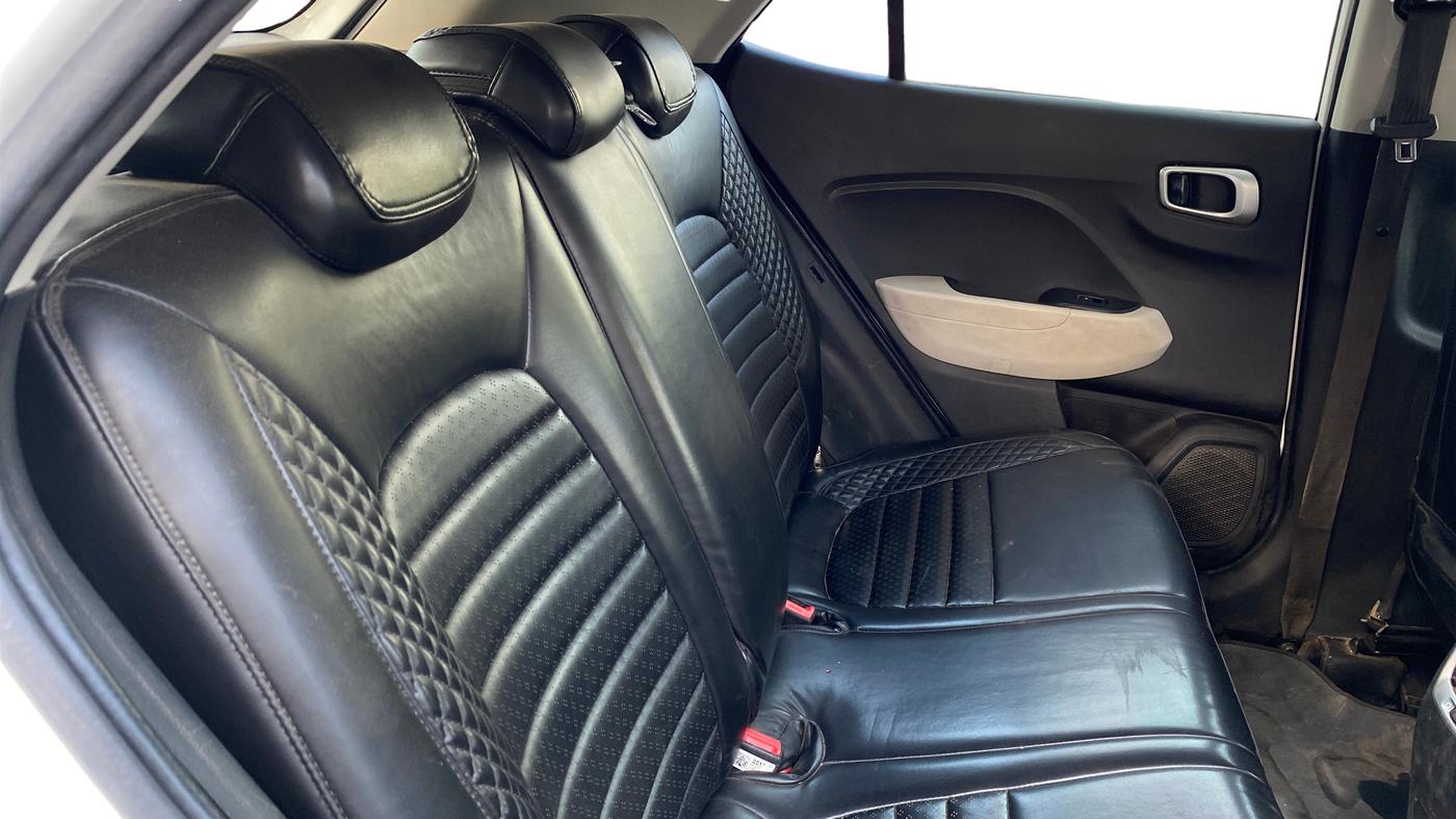 2023 Hyundai VENUE S 1.2, CNG, Manual, 80,351 km, Right Side Rear Door Cabin