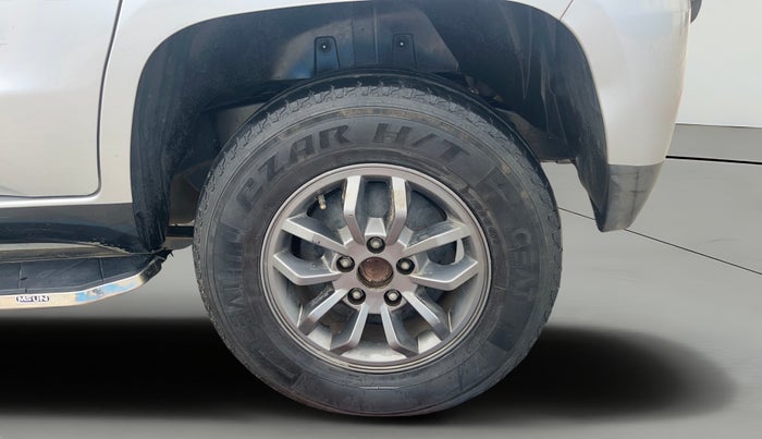 2017 Mahindra TUV300 T10, Diesel, Manual, 1,16,846 km, Left Rear Wheel