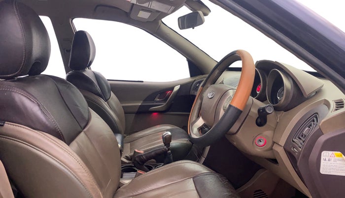 2012 Mahindra XUV500 W8, Diesel, Manual, 1,39,724 km, Right Side Front Door Cabin