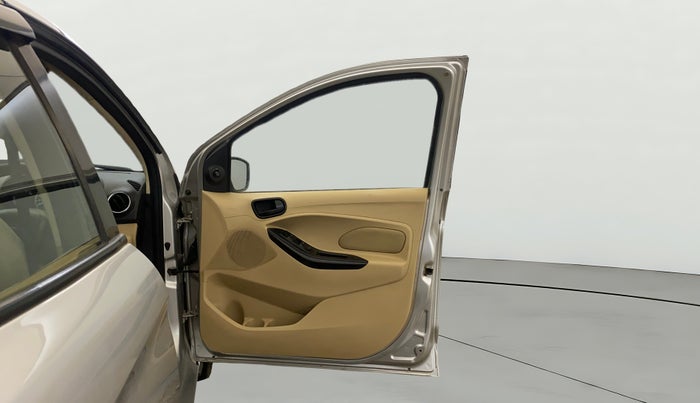 2016 Ford Figo Aspire TITANIUM 1.2 PETROL, Petrol, Manual, 88,433 km, RHS Front Door