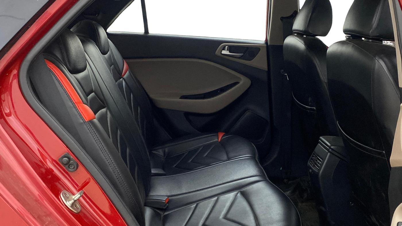 2020 Hyundai Elite i20 SPORTZ PLUS 1.2, Petrol, Manual, 31,880 km, Right Side Rear Door Cabin