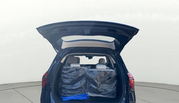 2021 Mahindra XUV700 AX 7 P AT 7 STR, Petrol, Automatic, 21,291 km, Boot Door Open