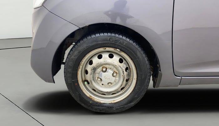 2018 Hyundai Eon ERA +, Petrol, Manual, 1,05,804 km, Left Front Wheel