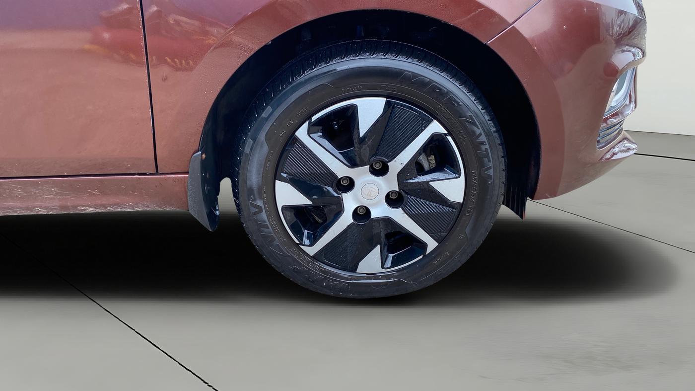 2025 Tata TIGOR XZ Plus CNG MT LUX, CNG, Manual, 18,746 km, Right Front Wheel