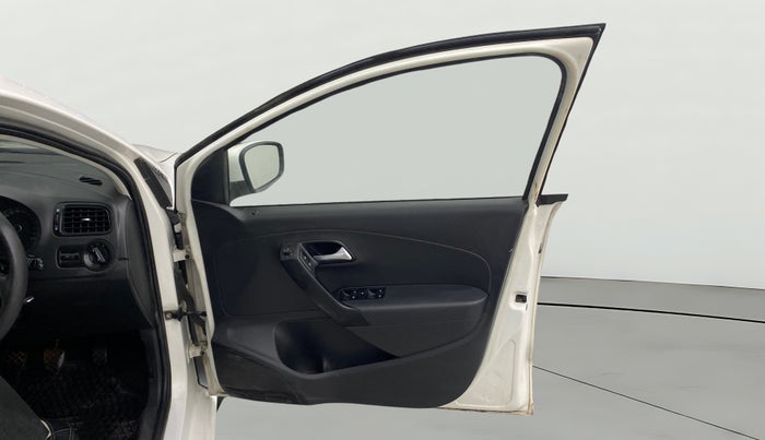 2015 Volkswagen Polo COMFORTLINE 1.2L, Petrol, Manual, 71,767 km, RHS Front Door