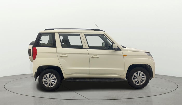 2017 Mahindra TUV300 T6 PLUS, Diesel, Manual, 30,609 km, Right Side View