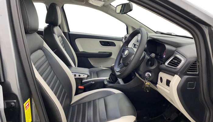 2024 Tata ALTROZ XM PLUS CNG, CNG, Manual, 28,896 km, Right Side Front Door Cabin