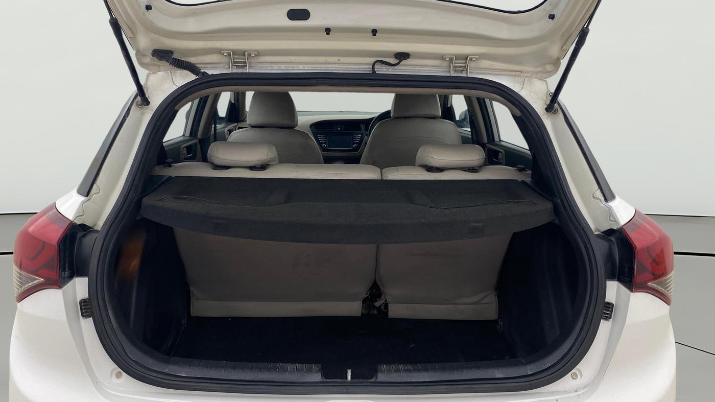 2016 Hyundai Elite i20 ASTA 1.2 (O), Petrol, Manual, 1,12,943 km, Boot Open Zoomed View
