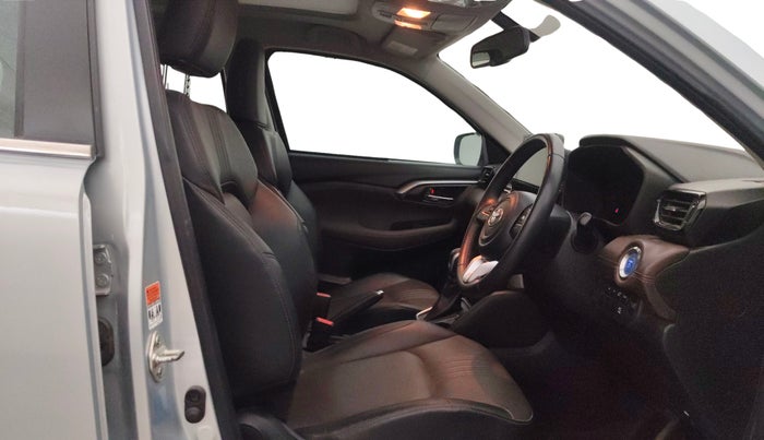 2023 Toyota URBAN CRUISER HYRYDER V HYBRID, Hybrid, Automatic, 77,333 km, Right Side Front Door Cabin