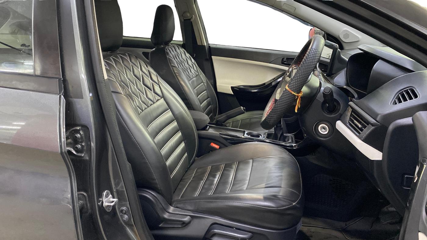2025 Tata NEXON Pure Plus 1.2 iCNG 6MT, CNG, Manual, 12,630 km, Right Side Front Door Cabin