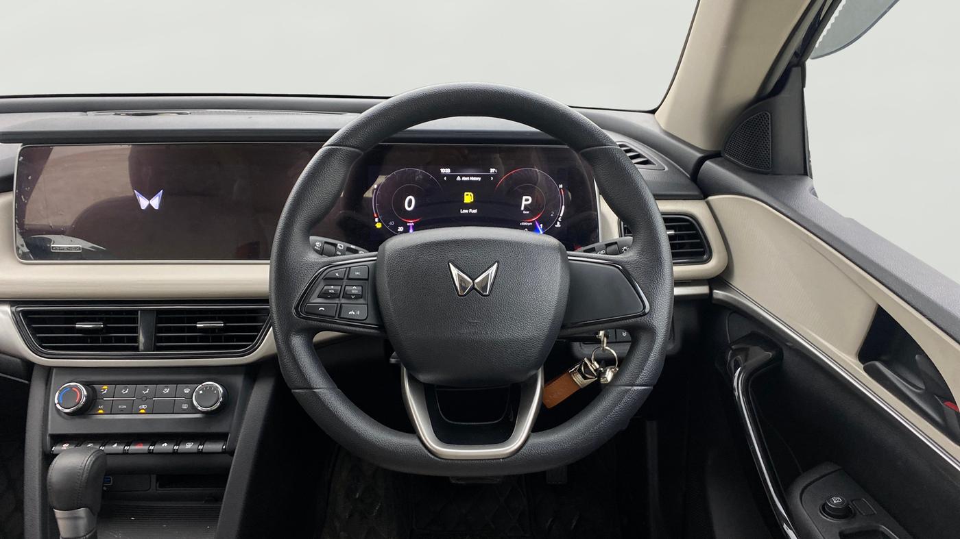 2023 Mahindra XUV700 AX 5 P AT 5 STR, Petrol, Automatic, 12,399 km, Steering Wheel Close Up