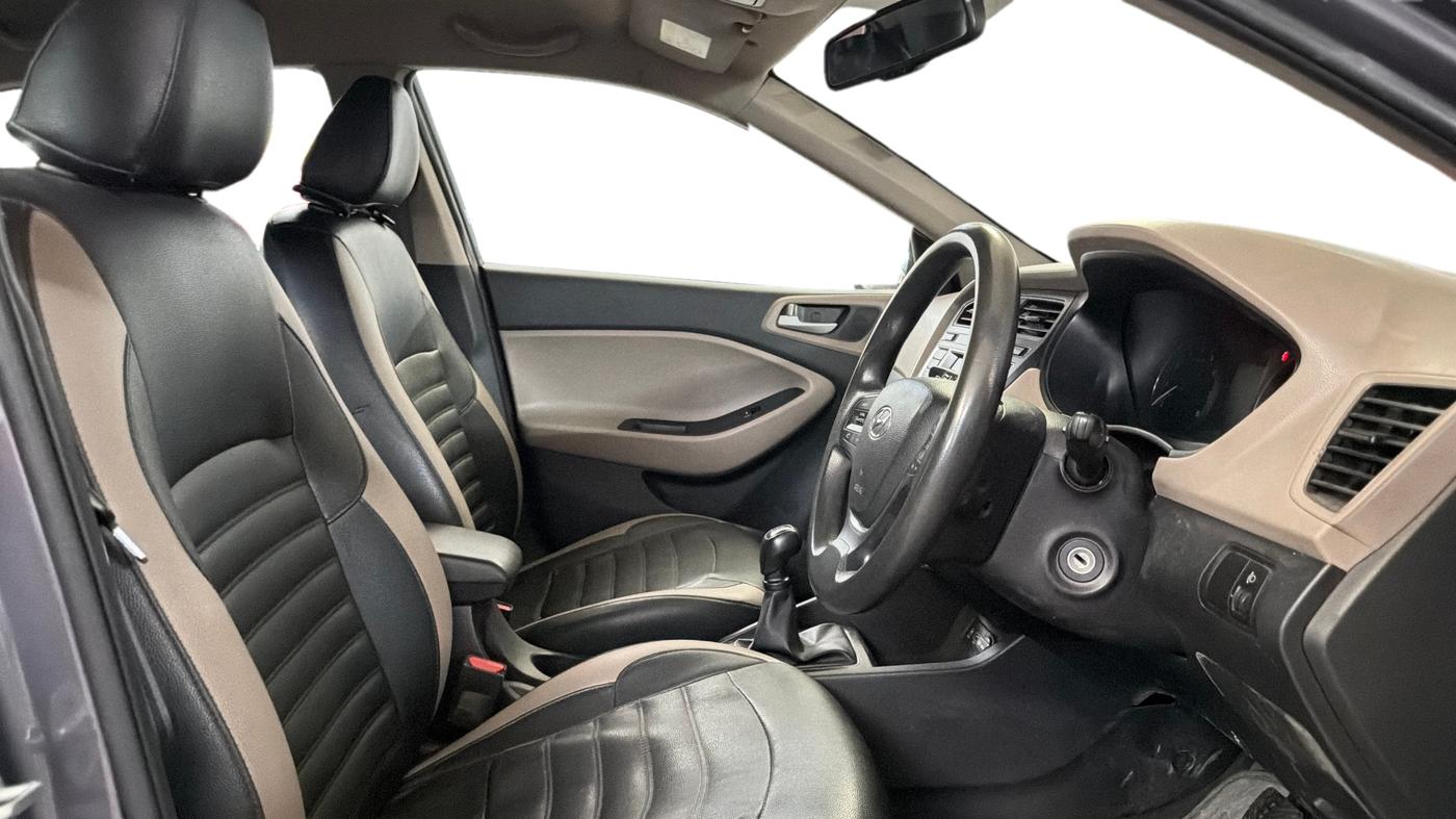 2016 Hyundai Elite i20 SPORTZ 1.2, Petrol, Manual, 74,468 km, Right Side Front Door Cabin