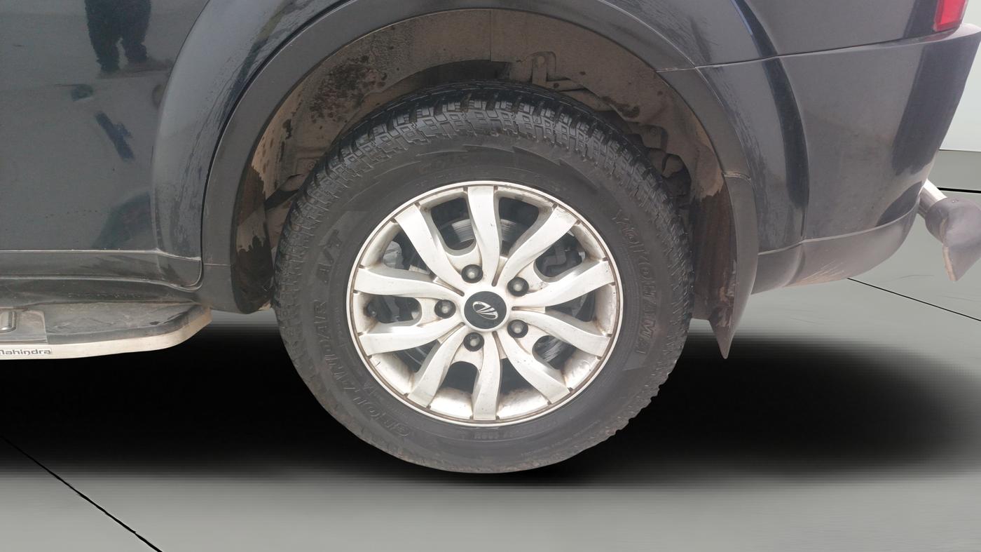 2015 Mahindra XUV500 W10, Diesel, Manual, 69,066 km, Left Rear Wheel