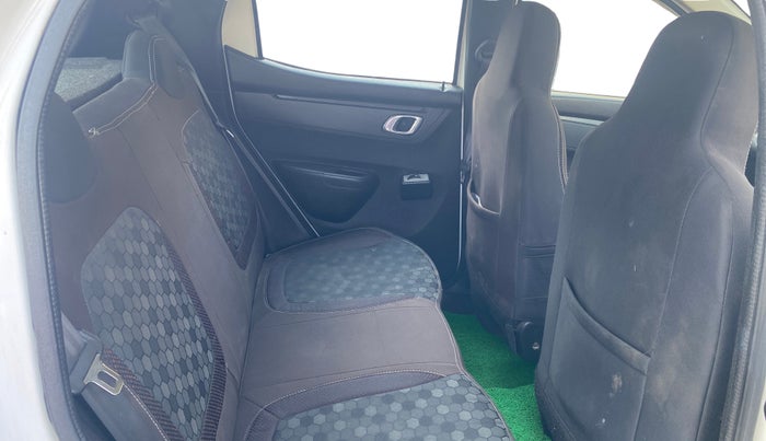 2018 Renault Kwid RXT 1.0 (O), Petrol, Manual, 27,015 km, Right Side Rear Door Cabin