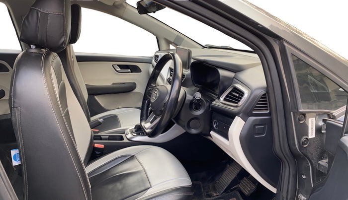 2022 Tata ALTROZ XZA, Petrol, Automatic, 36,755 km, Right Side Front Door Cabin