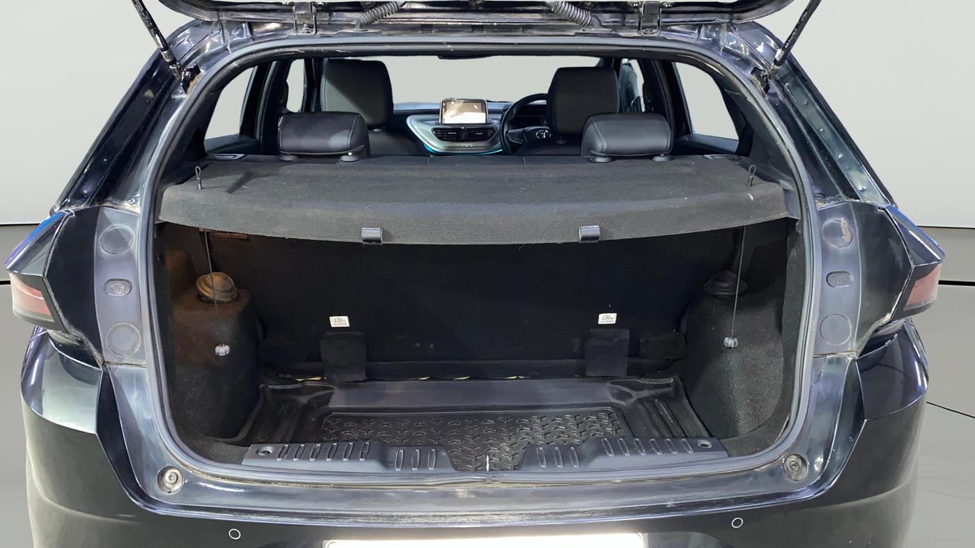 2022 Tata ALTROZ XZA PLUS DARK EDTION, Petrol, Automatic, 10,933 km, Boot Open Zoomed View