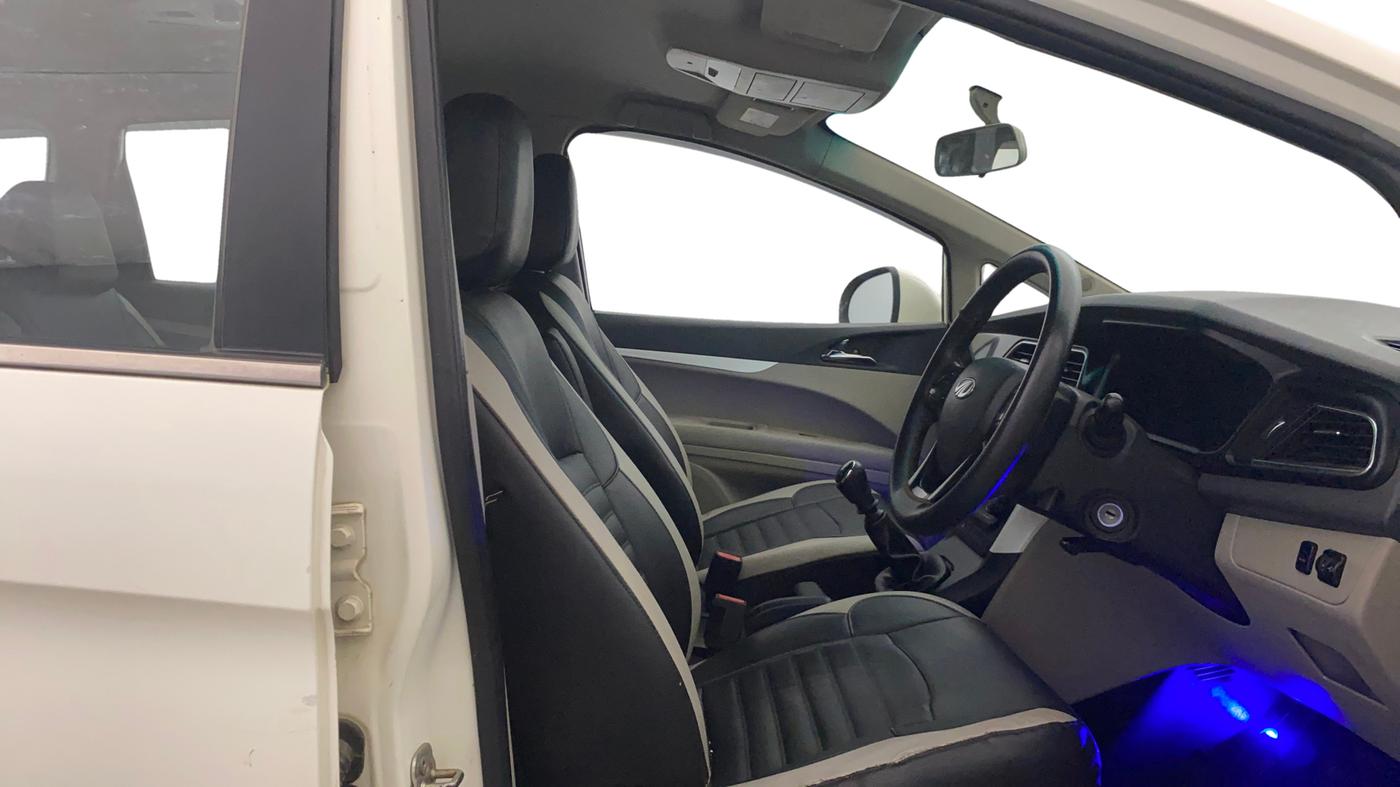 2018 Mahindra MARAZZO M6 7 STR, Diesel, Manual, 97,609 km, Right Side Front Door Cabin