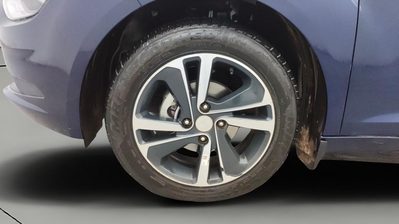2024 Tata ALTROZ XZA + SUNROOF, Petrol, Automatic, 13,097 km, Left Front Wheel