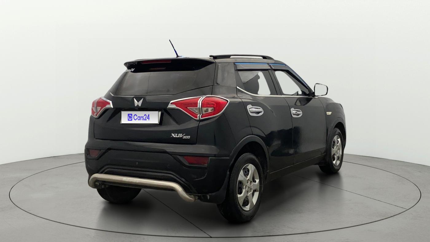 2023 Mahindra XUV300 W6 1.5 Diesel, Diesel, Manual, 51,147 km, Right Back Diagonal