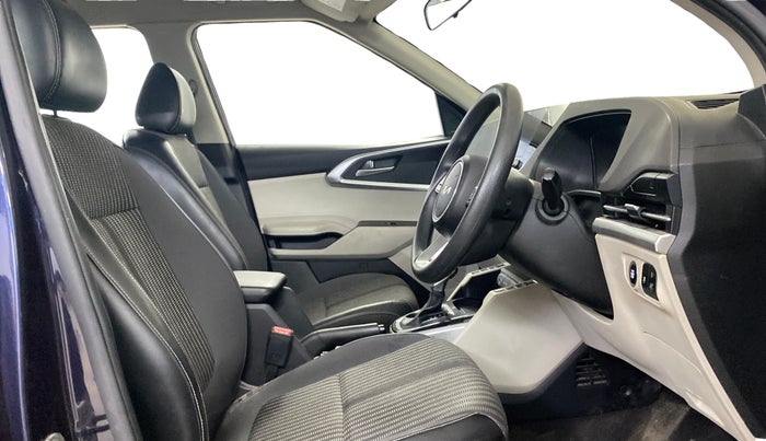 2022 KIA CARENS PRESTIGE PLUS 1.4 PETROL DCT 7 STR, Petrol, Automatic, 49,964 km, Right Side Front Door Cabin