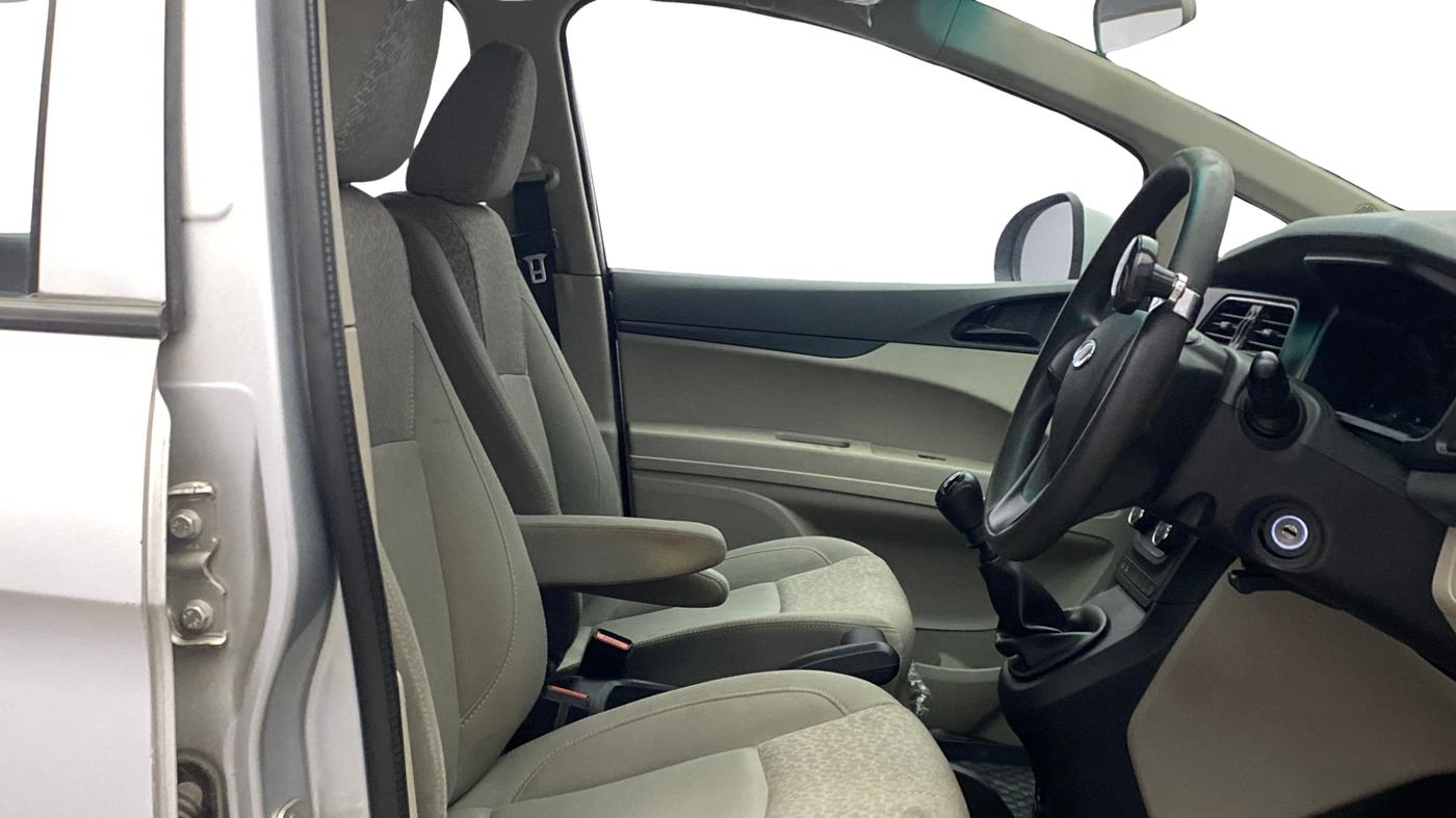 2021 Mahindra MARAZZO M2 7STR, Diesel, Manual, 72,954 km, Right Side Front Door Cabin