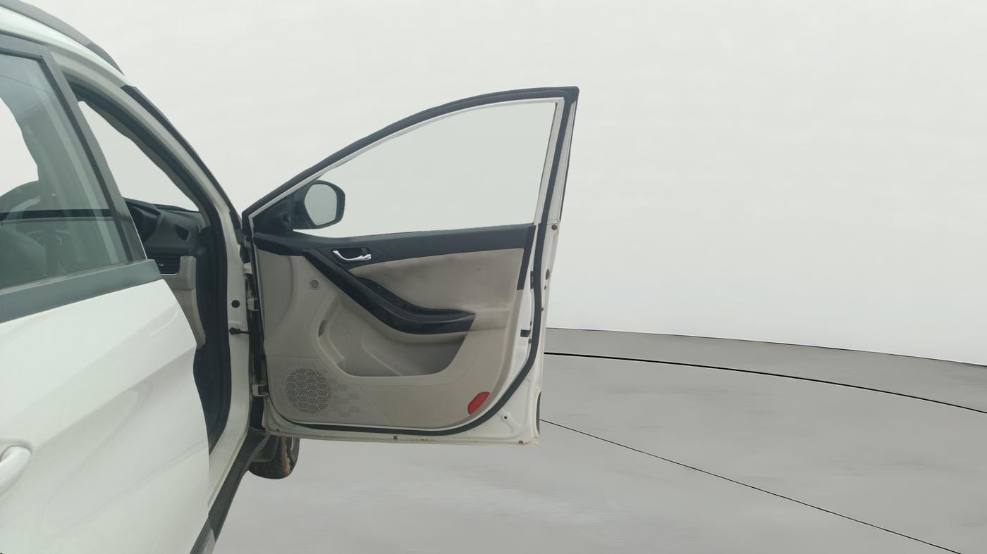 2020 Tata NEXON XZA PLUS SUNROOF DIESEL, Diesel, Automatic, 1,16,060 km, RHS Front Door