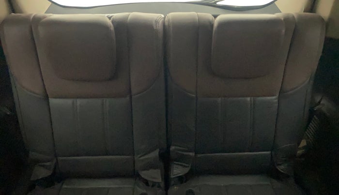 2015 Mahindra XUV500 W8, Diesel, Manual, 1,16,382 km, Third Seat Row ( optional )