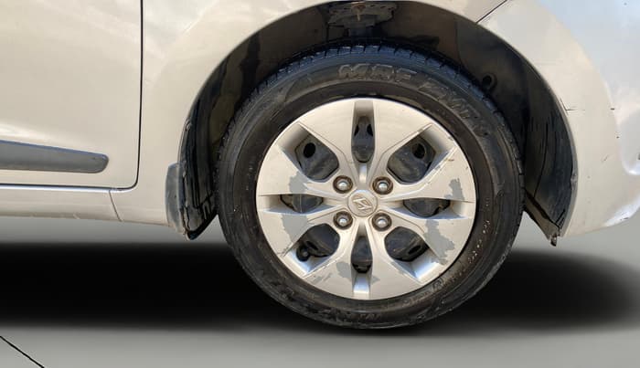 2015 Hyundai Xcent S 1.2, Petrol, Manual, 1,45,243 km, Right Front Wheel