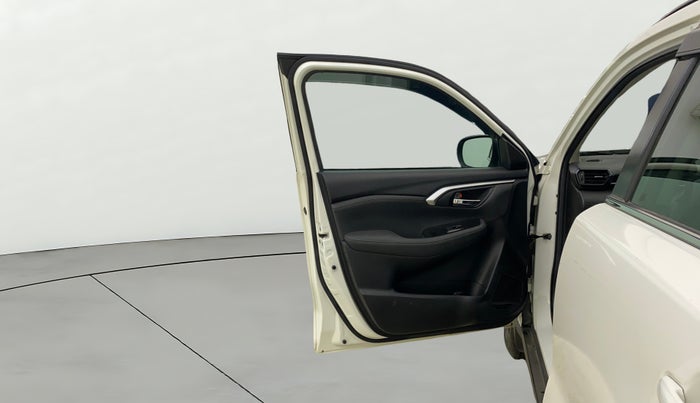 2022 Toyota URBAN CRUISER HYRYDER V NEO DRIVE, Petrol, Manual, 23,401 km, LHS Front Door