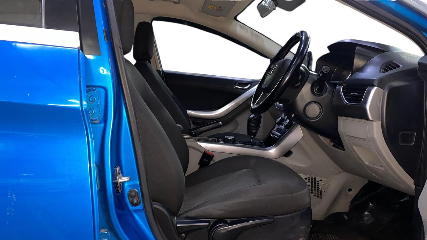 2018 Tata NEXON XZA PLUS DIESEL DUAL TONE, Diesel, Automatic, 90,714 km, Right Side Front Door Cabin
