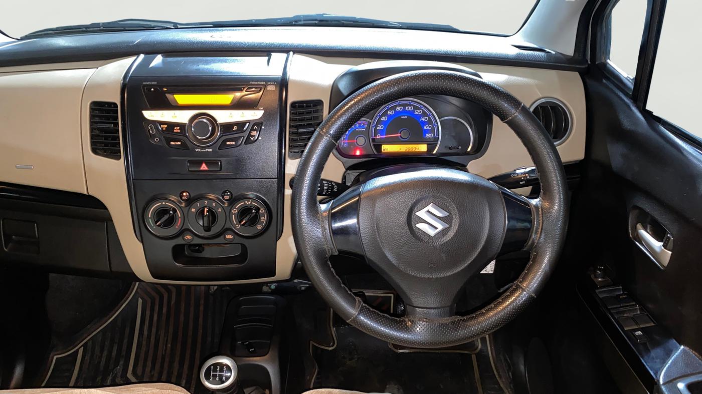 2018 Maruti Wagon R 1.0 VXI, Petrol, Manual, 38,881 km, Steering Wheel Close Up