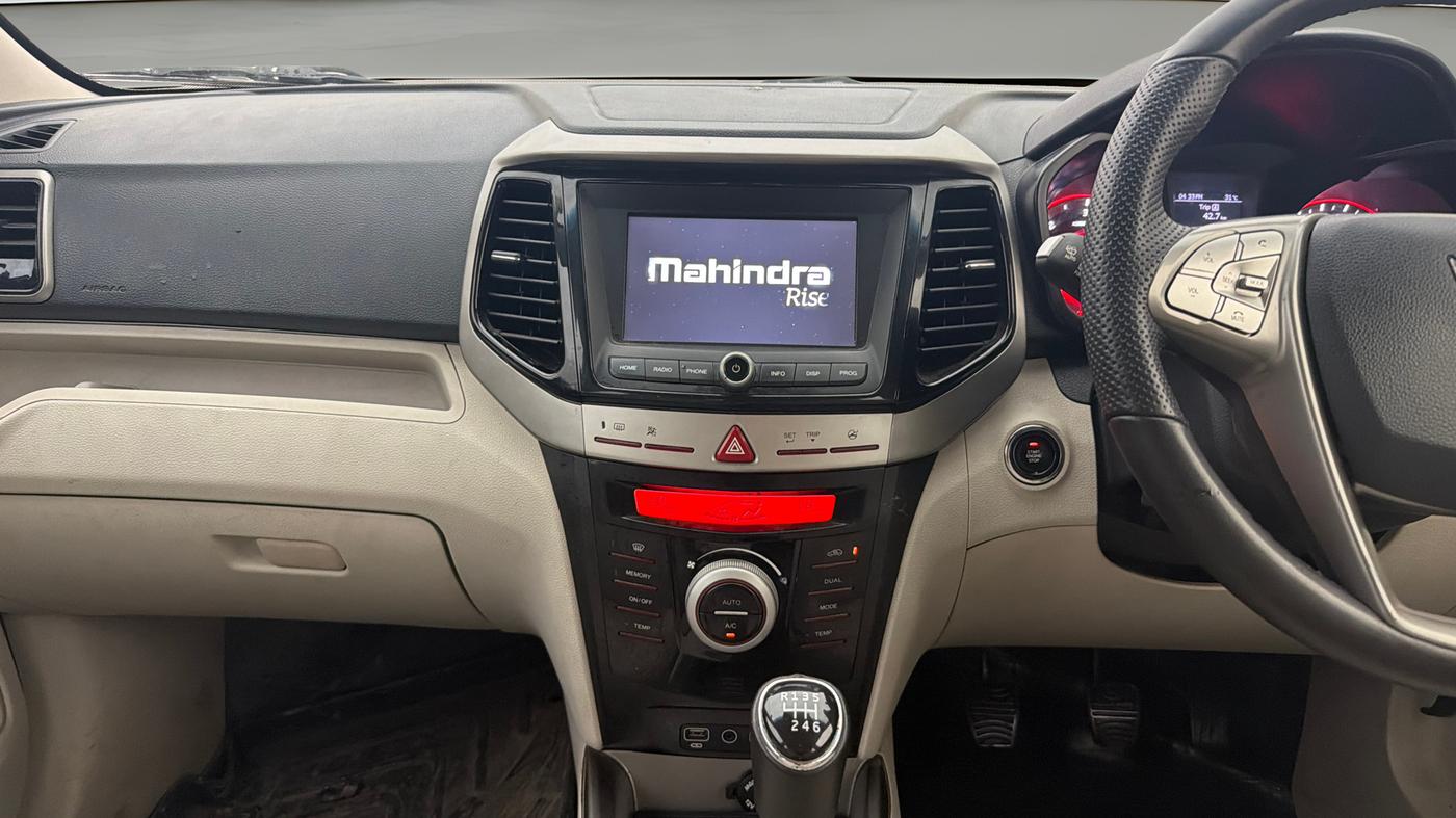 2024 Mahindra XUV300 W8 (O) 1.5 DIESEL, Diesel, Manual, 23,542 km, Air Conditioner