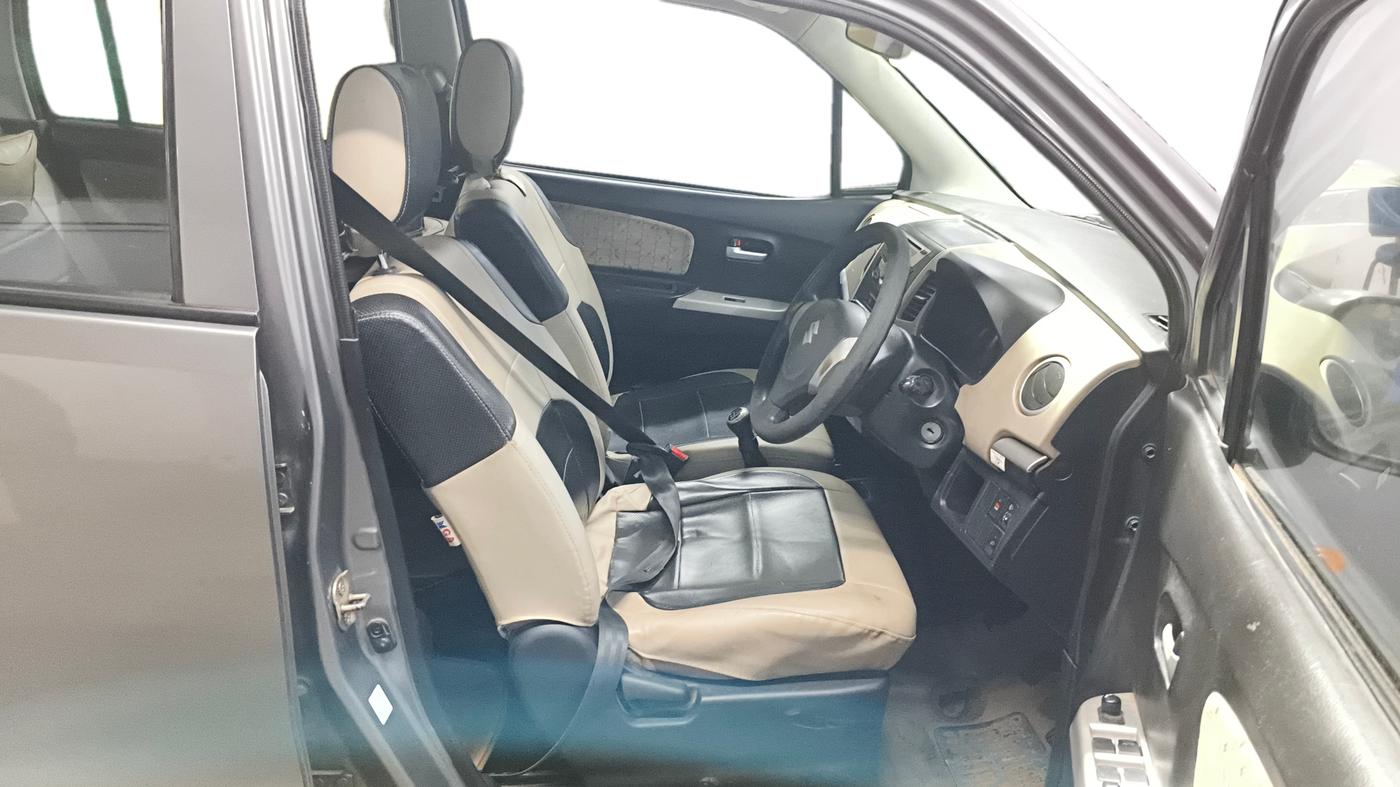 2016 Maruti Wagon R 1.0 VXI, Petrol, Manual, 73,292 km, Right Side Front Door Cabin