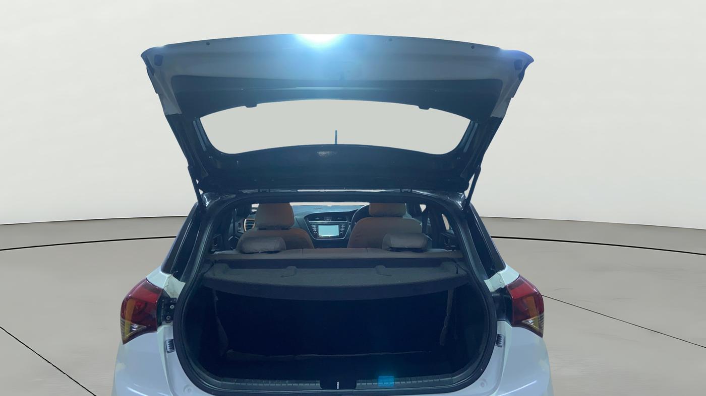 2017 Hyundai Elite i20 ASTA 1.2 DUAL TONE, Petrol, Manual, 1,23,697 km, Boot Door Open
