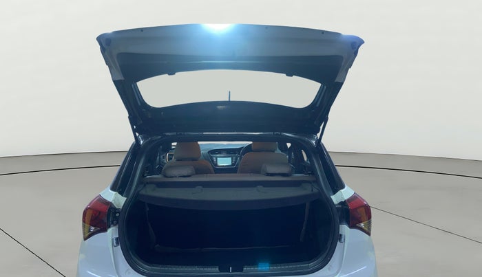 2017 Hyundai Elite i20 ASTA 1.2 DUAL TONE, Petrol, Manual, 1,23,384 km, Boot Door Open