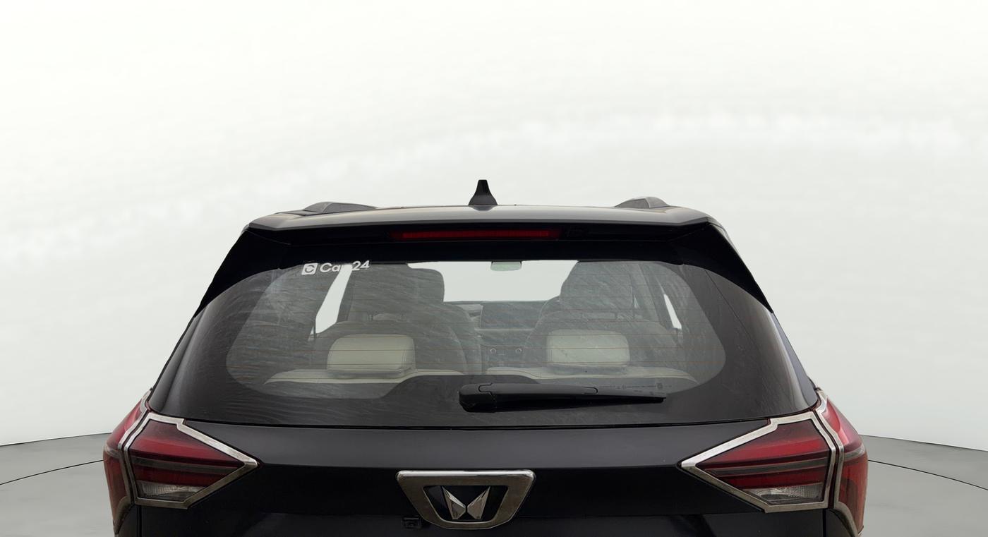 2024 Mahindra XUV700 AX 7 Luxury Pack Petrol AT 6 STR, Petrol, Automatic, 32,191 km, Rear Windshield