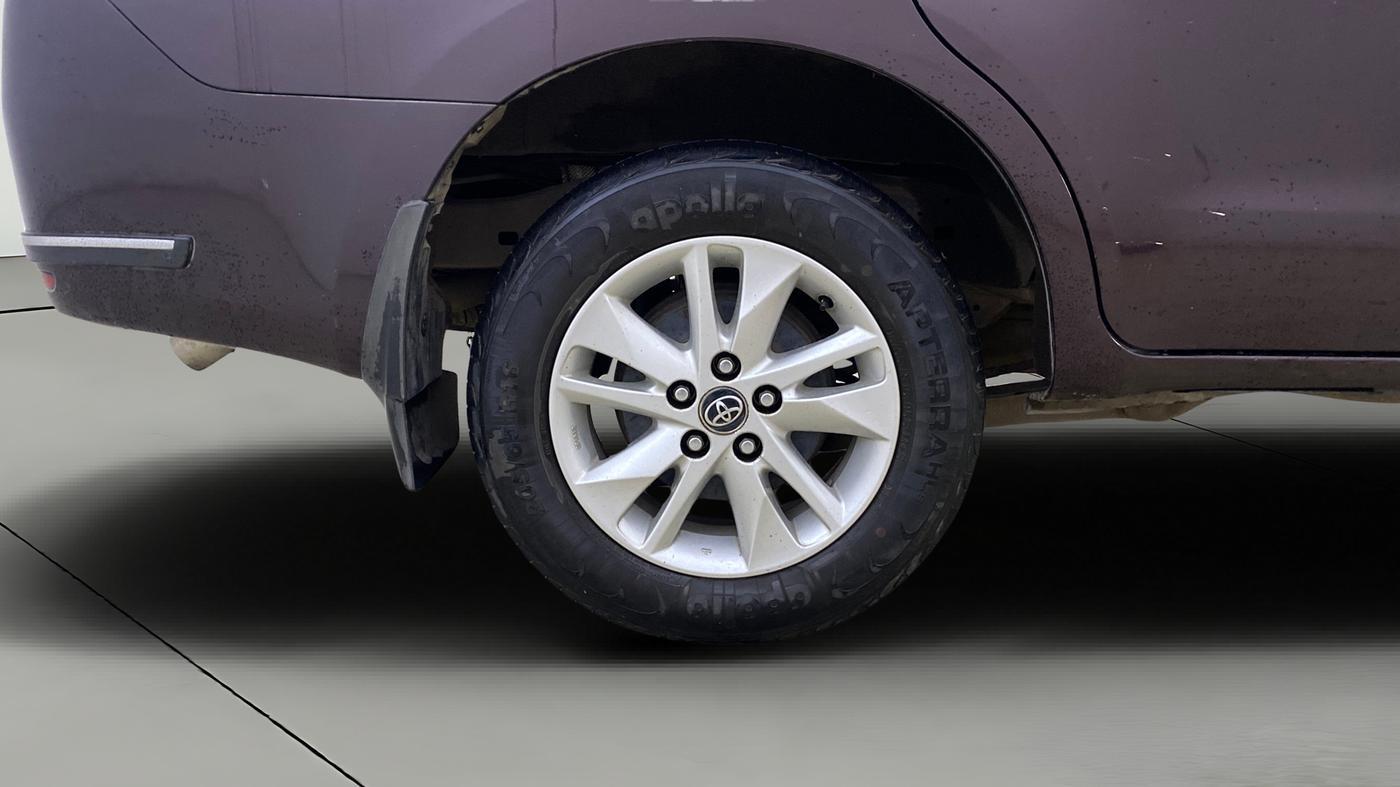 2018 Toyota Innova Crysta 2.4 VX 7 STR, Diesel, Manual, 37,949 km, Right Rear Wheel
