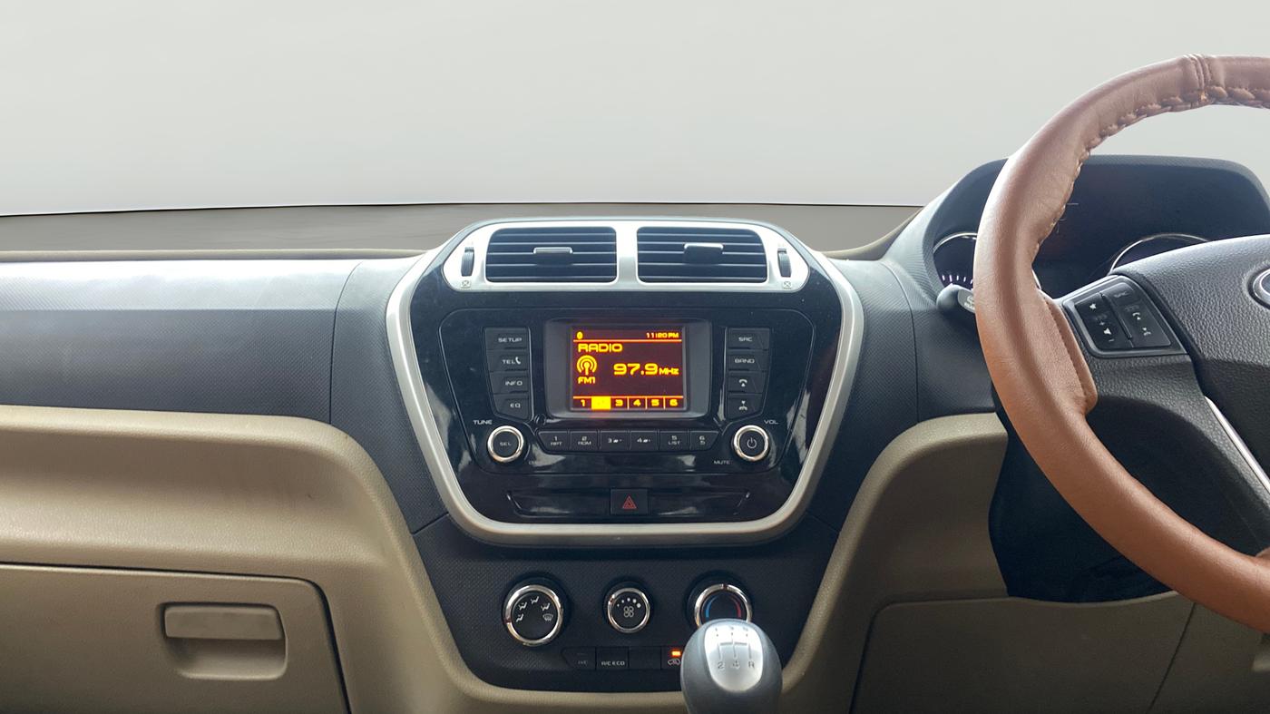 2017 Mahindra TUV300 T8, Diesel, Manual, 31,985 km, Air Conditioner