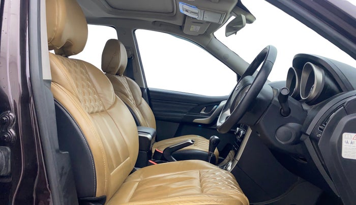 2019 Mahindra XUV500 W11 AT, Diesel, Automatic, 85,421 km, Right Side Front Door Cabin